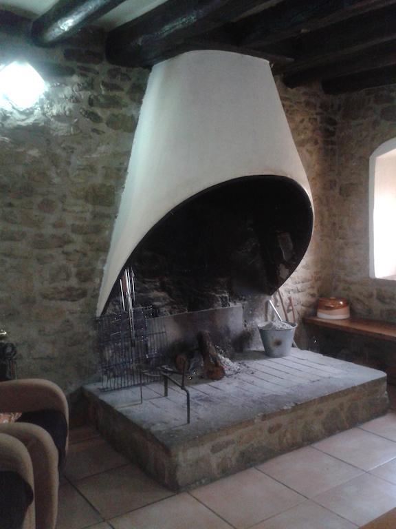 Casa Angrill Hotel Oliana ภายนอก รูปภาพ